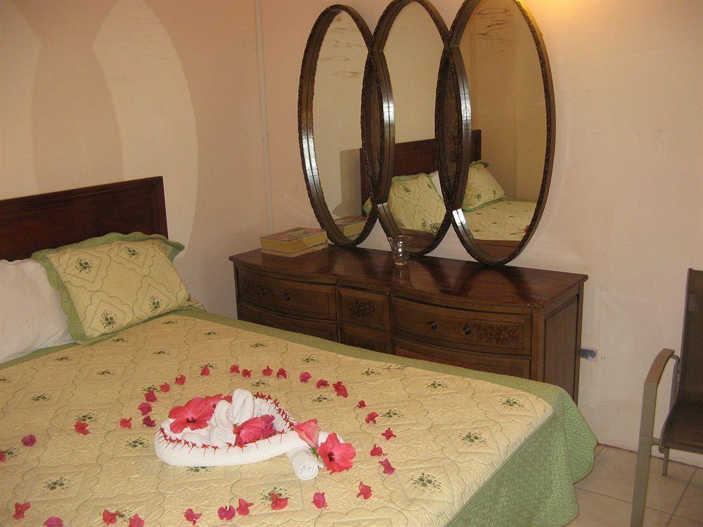 Executive Shaw Park Guest House Ocho Rios Buitenkant foto