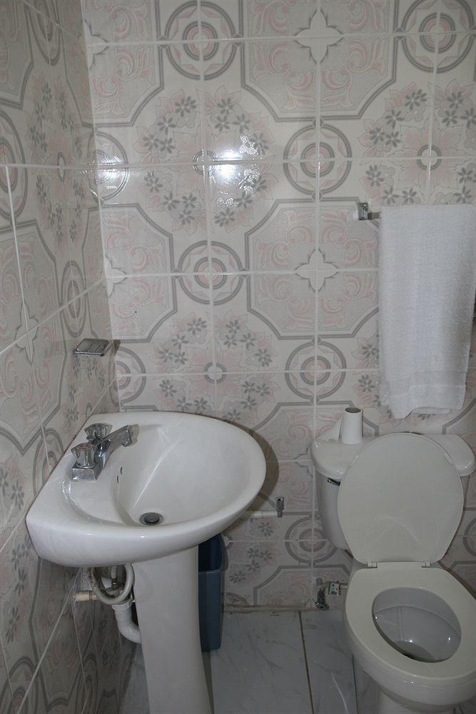 Executive Shaw Park Guest House Ocho Rios Buitenkant foto