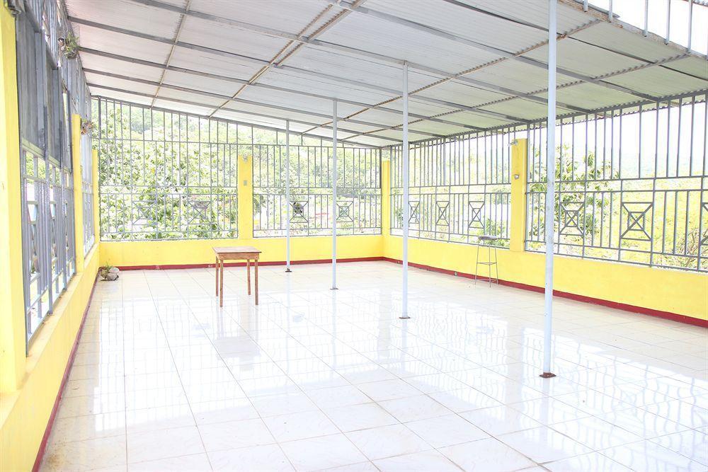 Executive Shaw Park Guest House Ocho Rios Buitenkant foto