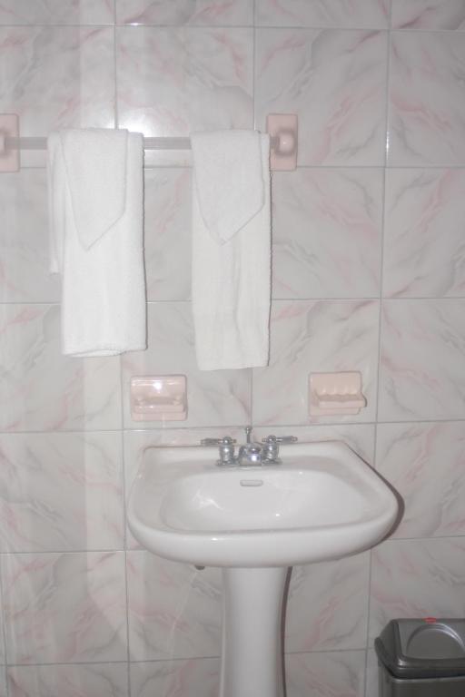 Executive Shaw Park Guest House Ocho Rios Buitenkant foto