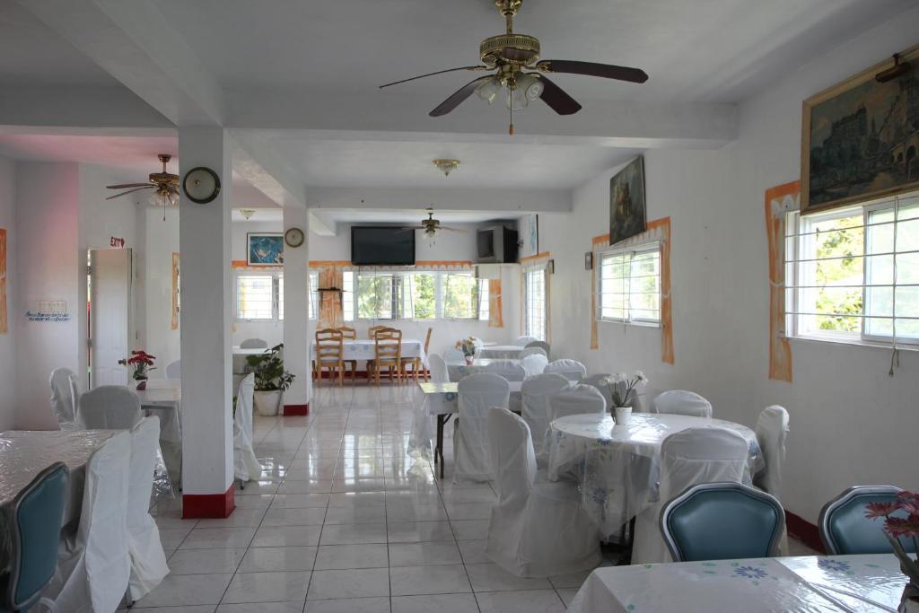 Executive Shaw Park Guest House Ocho Rios Buitenkant foto