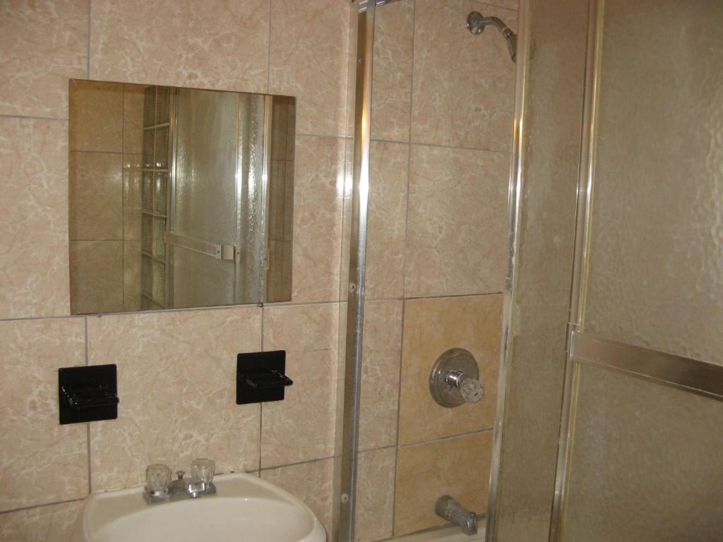 Executive Shaw Park Guest House Ocho Rios Buitenkant foto