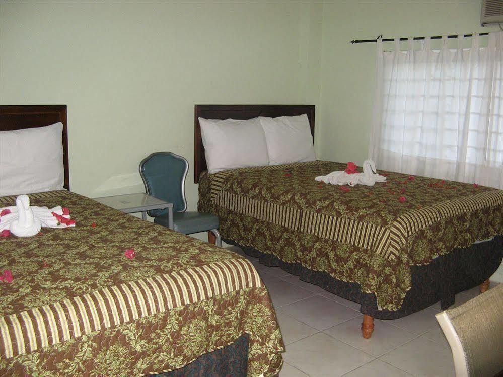 Executive Shaw Park Guest House Ocho Rios Buitenkant foto