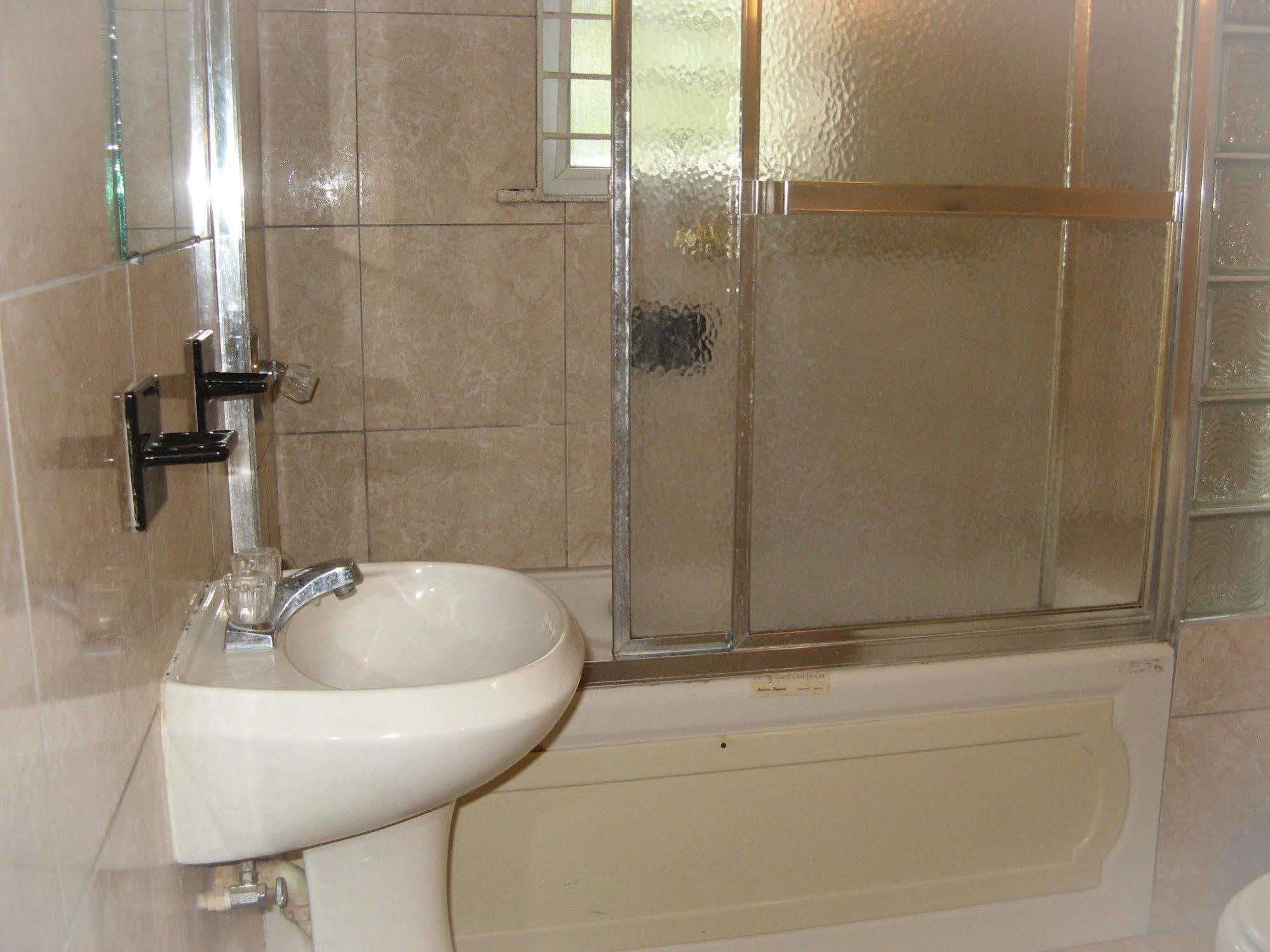 Executive Shaw Park Guest House Ocho Rios Buitenkant foto