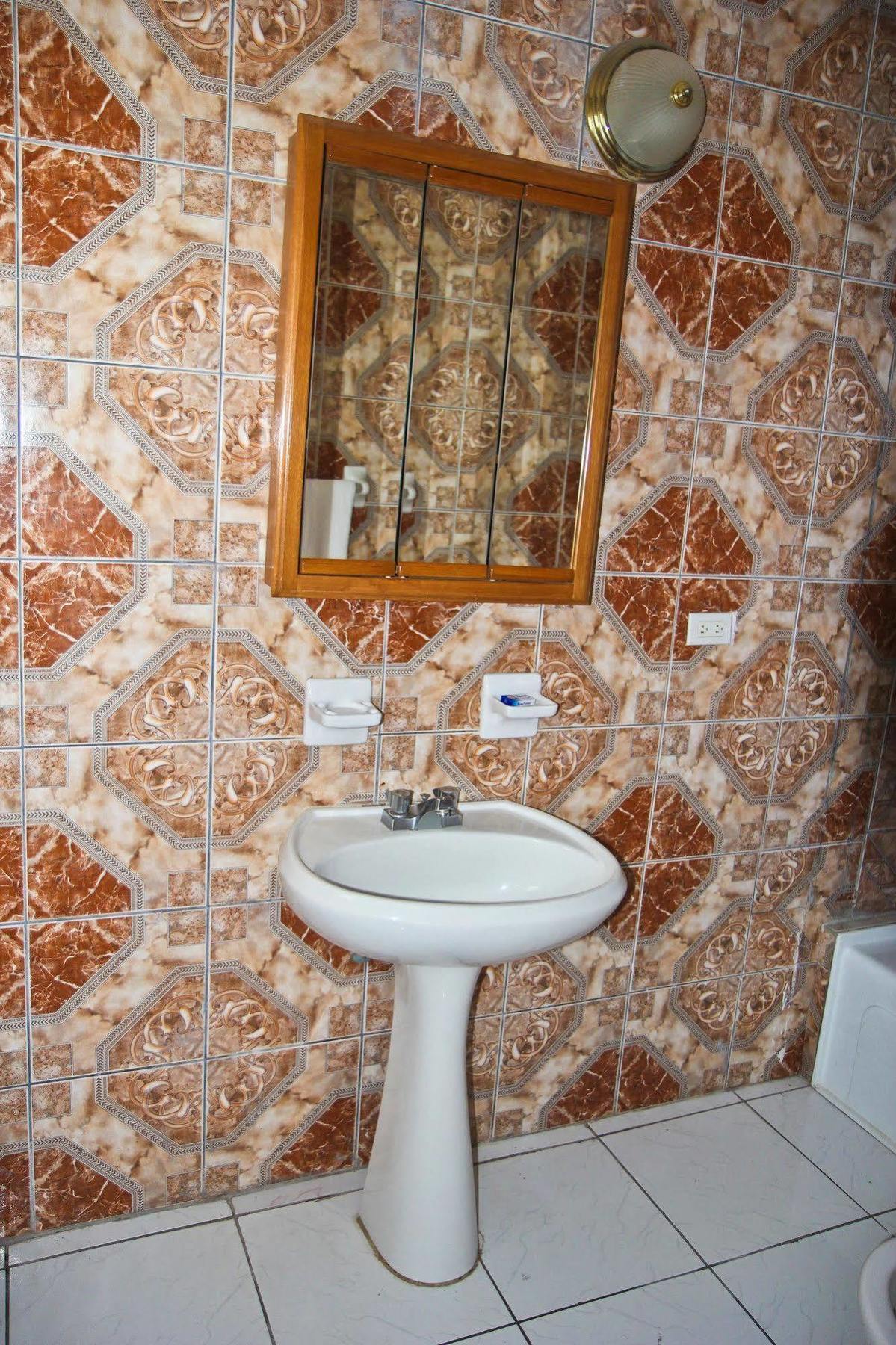 Executive Shaw Park Guest House Ocho Rios Buitenkant foto